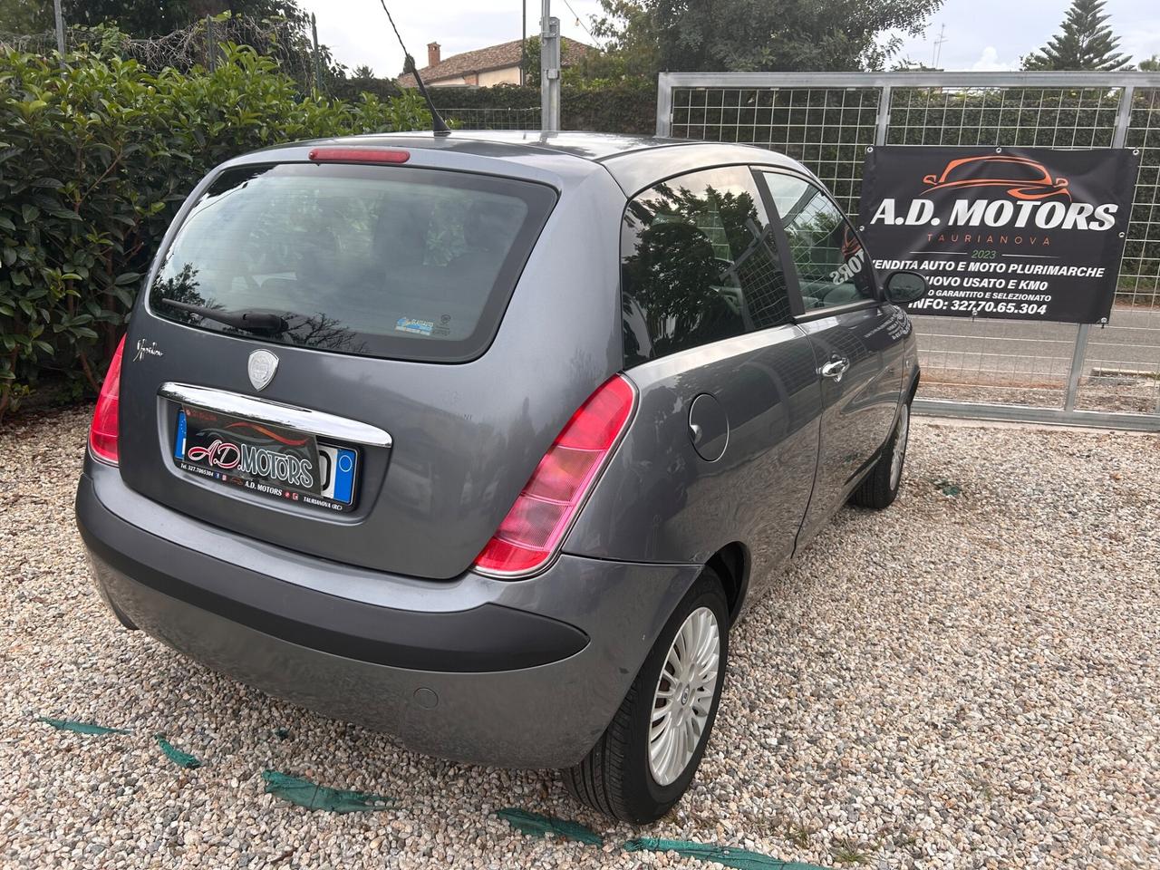 Lancia Ypsilon 1.2 16V Platino