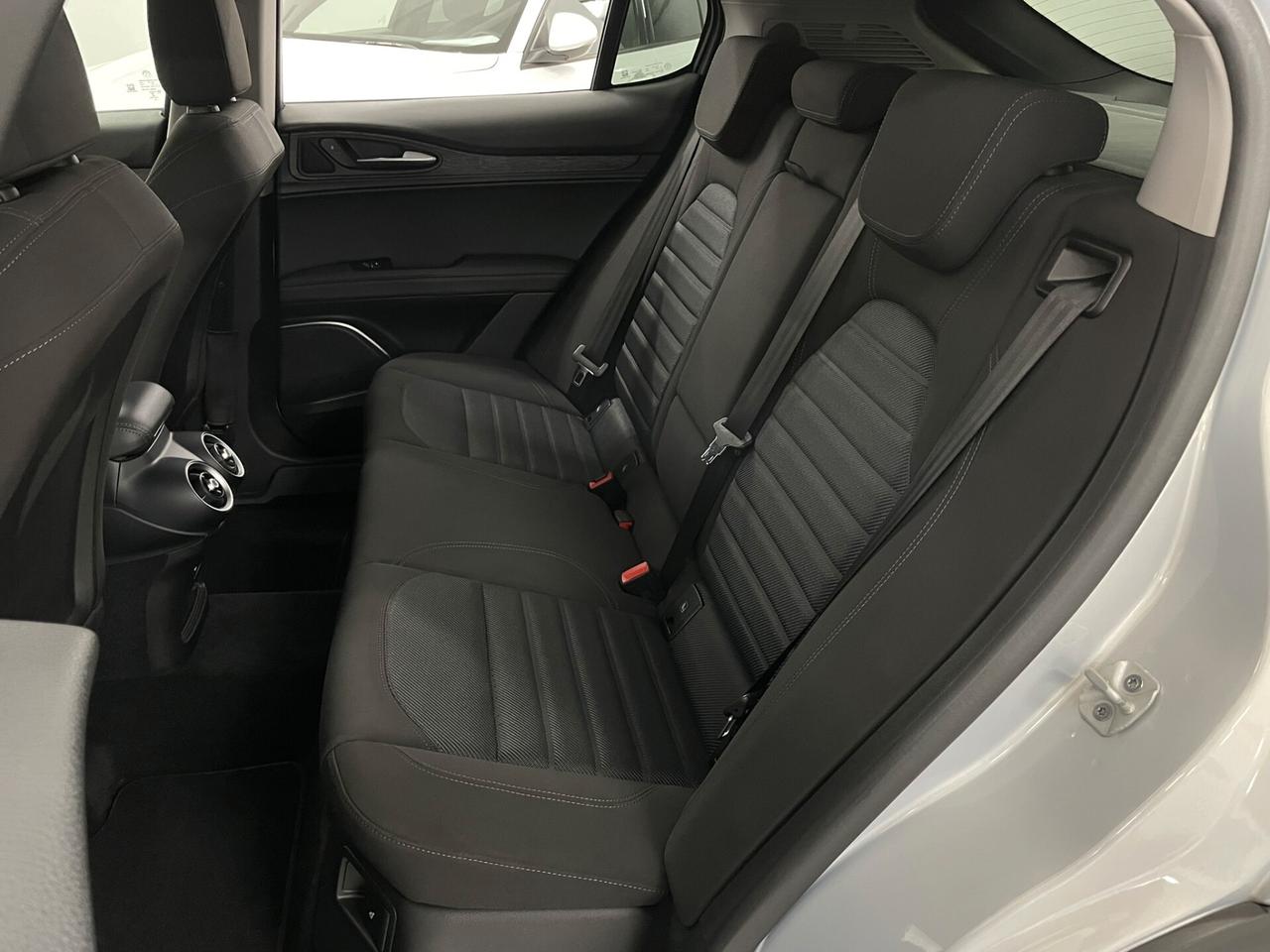 Alfa Romeo Stelvio 2.2 TD 160 CV SPORT-TECH CERCHI 19" VETRI SCURI