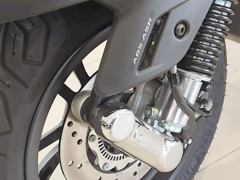 Piaggio Vespa GTS 300 Supersport HPE