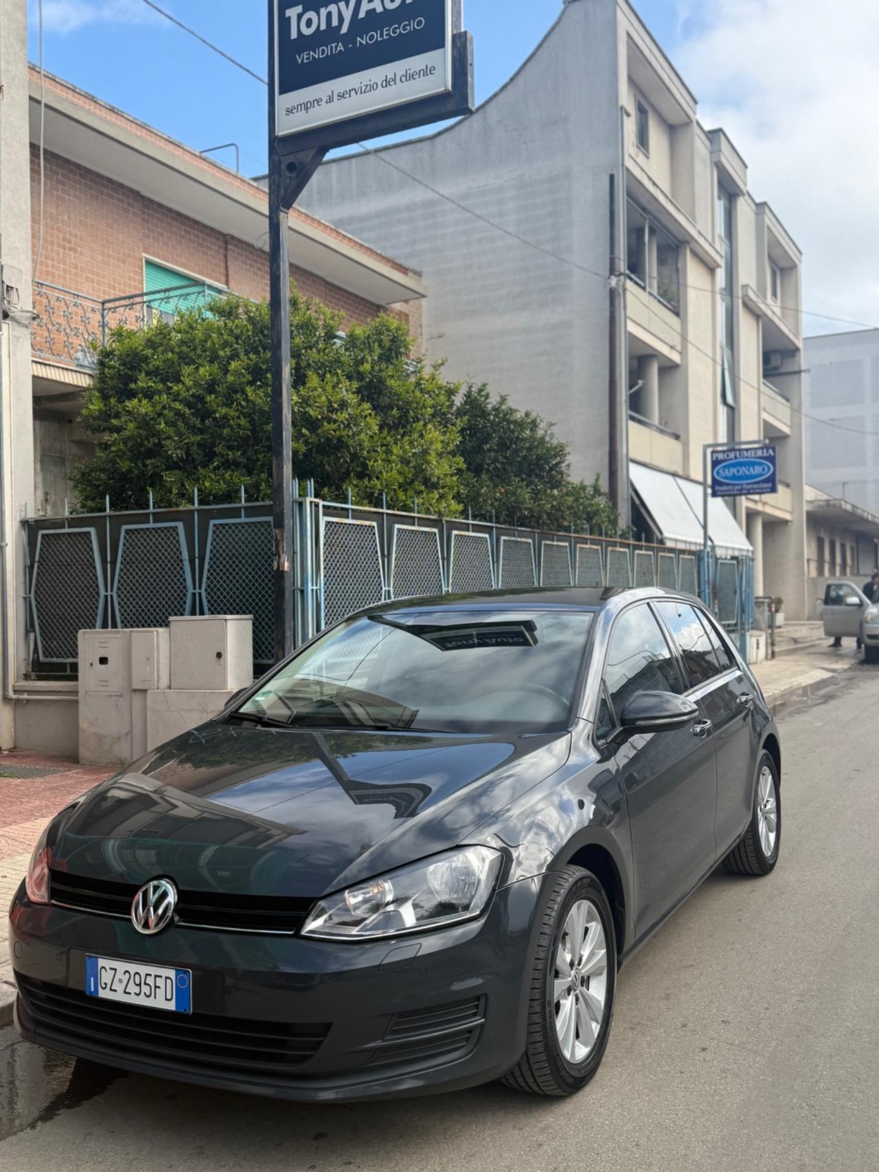 Volkswagen Golf 5p 1.6 tdi 110cv NAVI,APP CONNECT,SEDILI RISCALD.ATISENSORI DI PARCHEGGIO,DISTRIBUZIONE FATTA 10/25