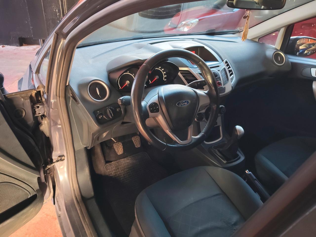 Ford Fiesta Titanium UNIPRO!!!!