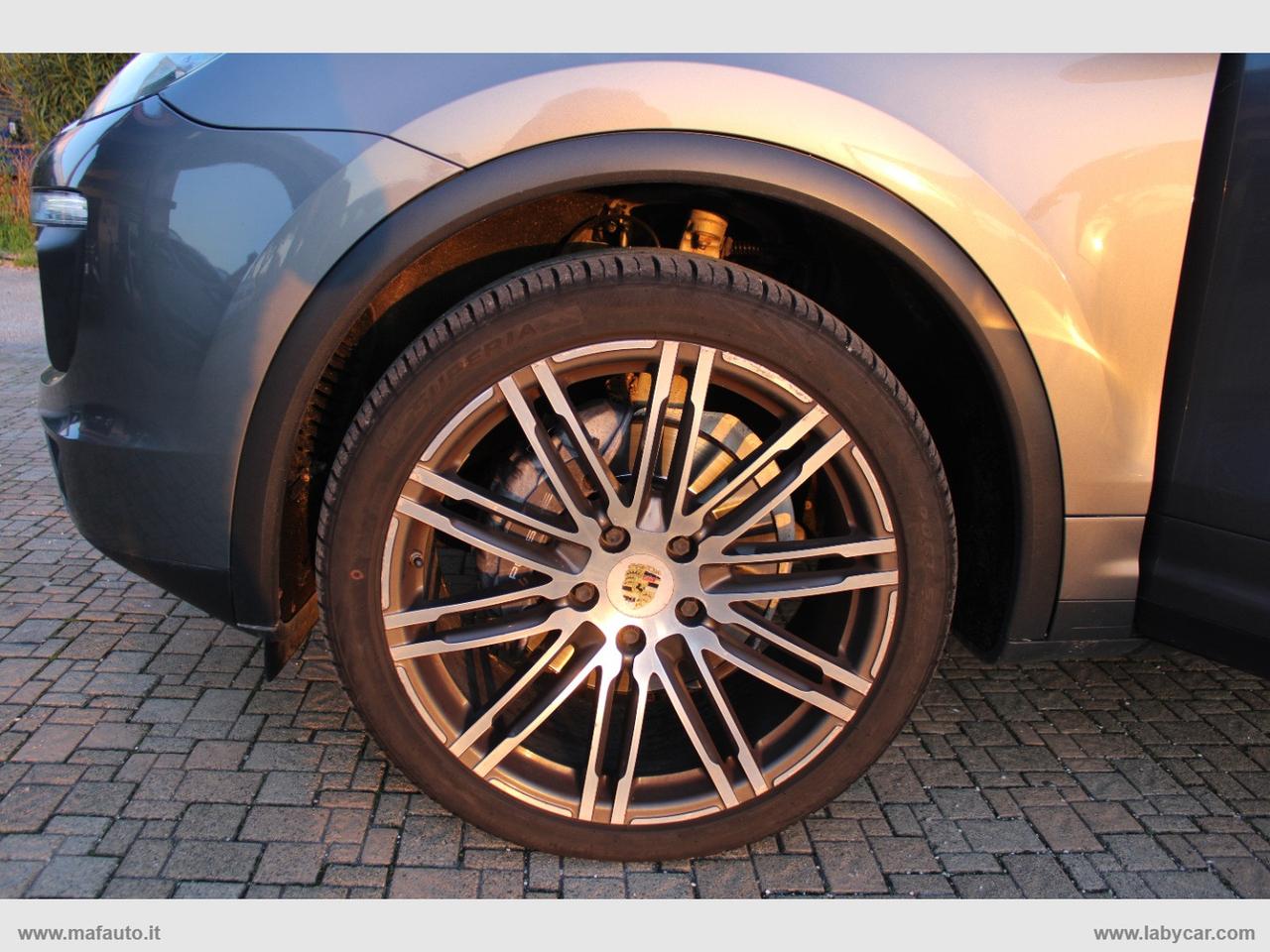 PORSCHE Cayenne 3.0 Diesel Platinum Edition