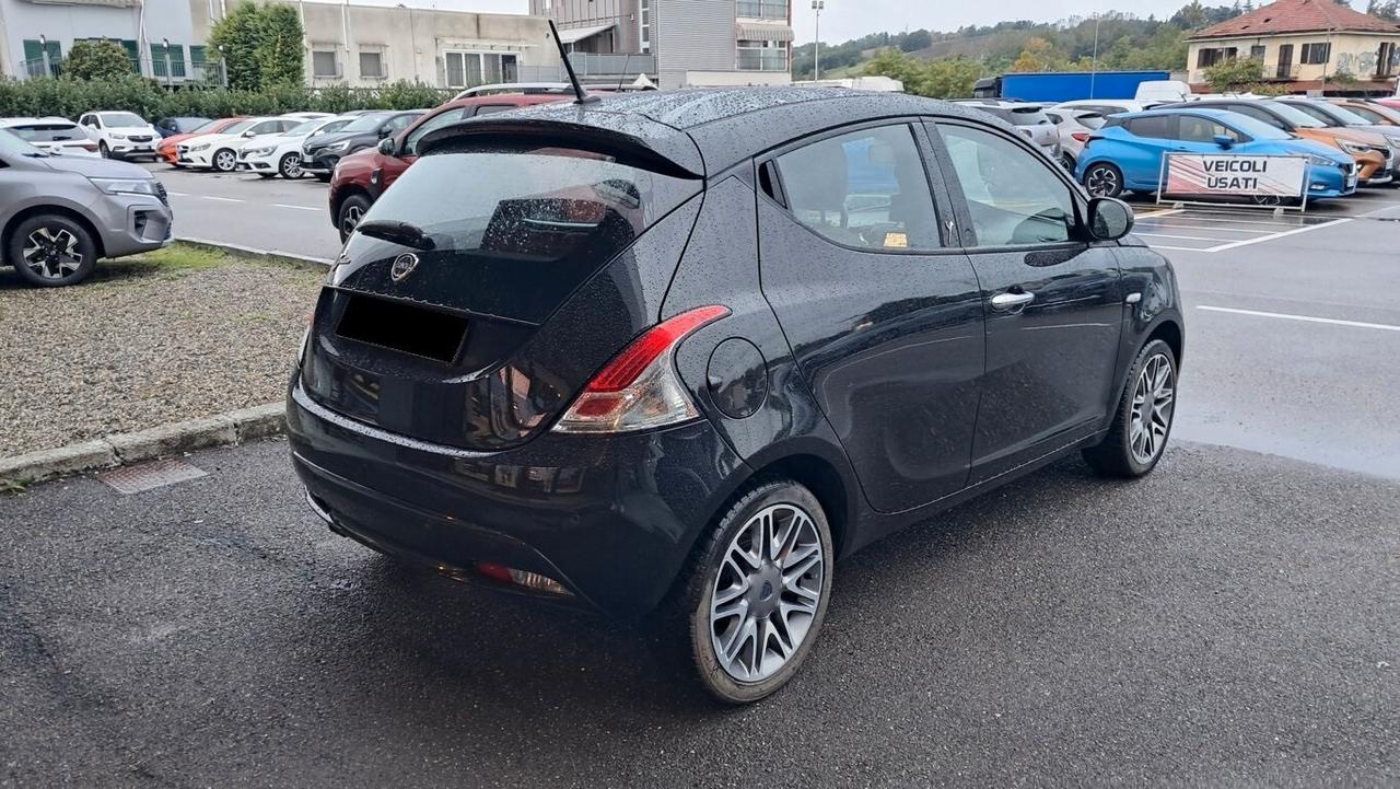 Lancia Ypsilon 1.2 69 CV 5 porte Platinum - FD535