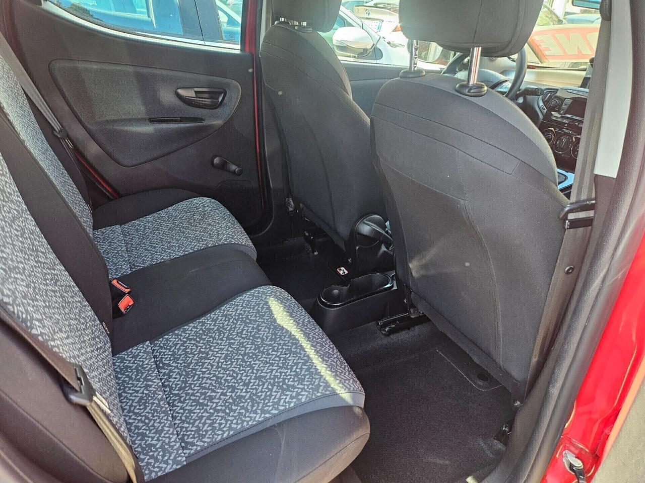 Lancia Ypsilon 1.0 FireFly Hybrid Ecochic Silver 11/2021