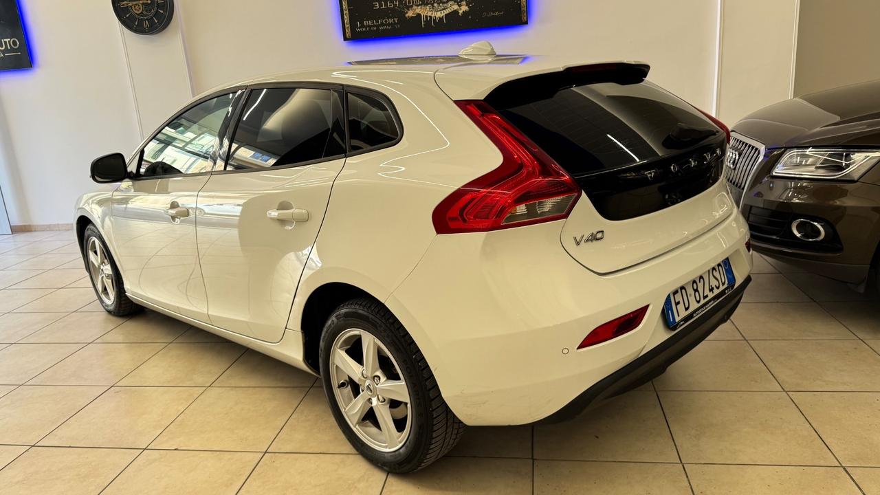 Volvo V40 D2 Momentum 2.0 120 Cv-2016