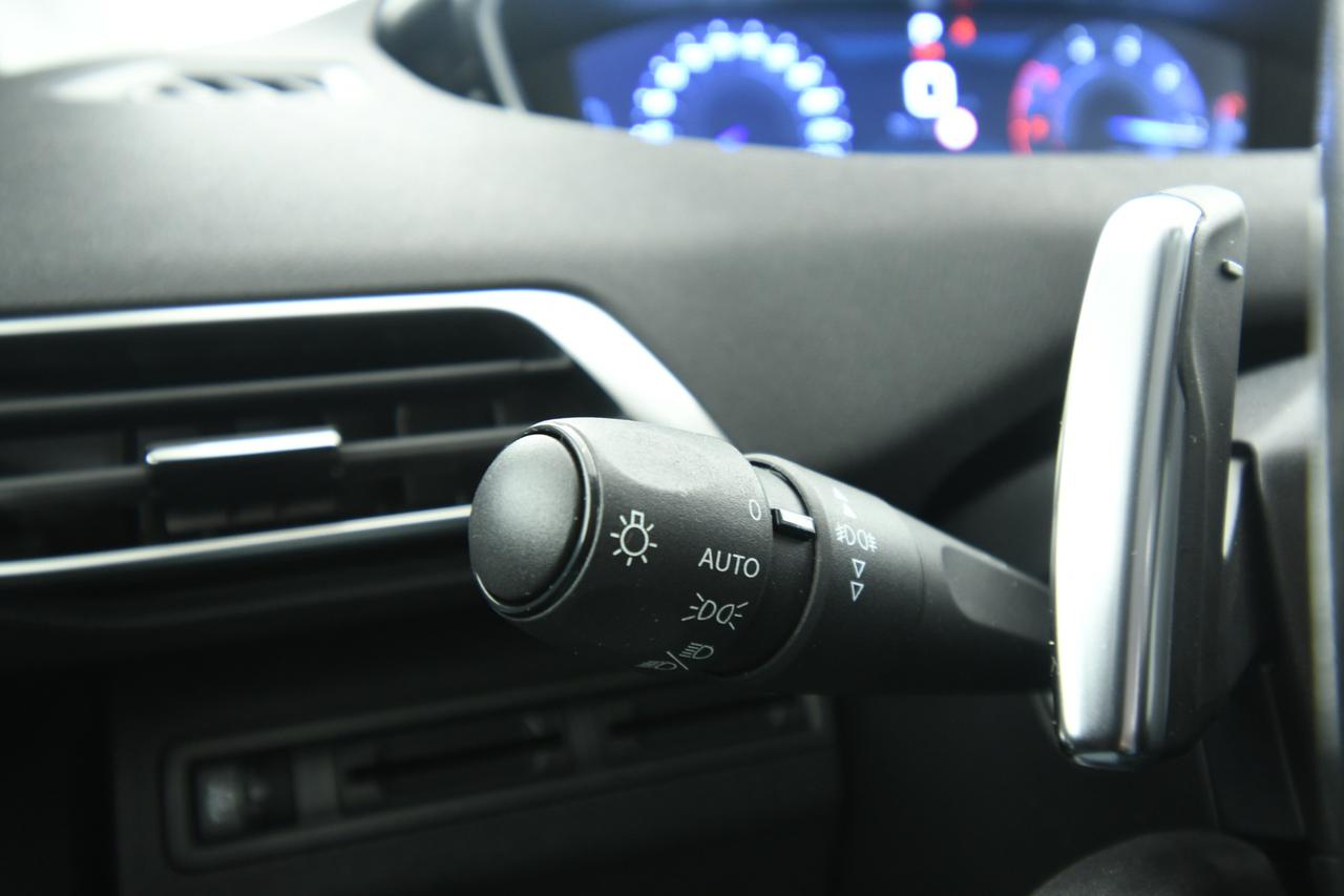 PEUGEOT 3008 1.5 bluehdi Business s&s 130cv eat8 APP CONNECT+NEOPATENTATI
