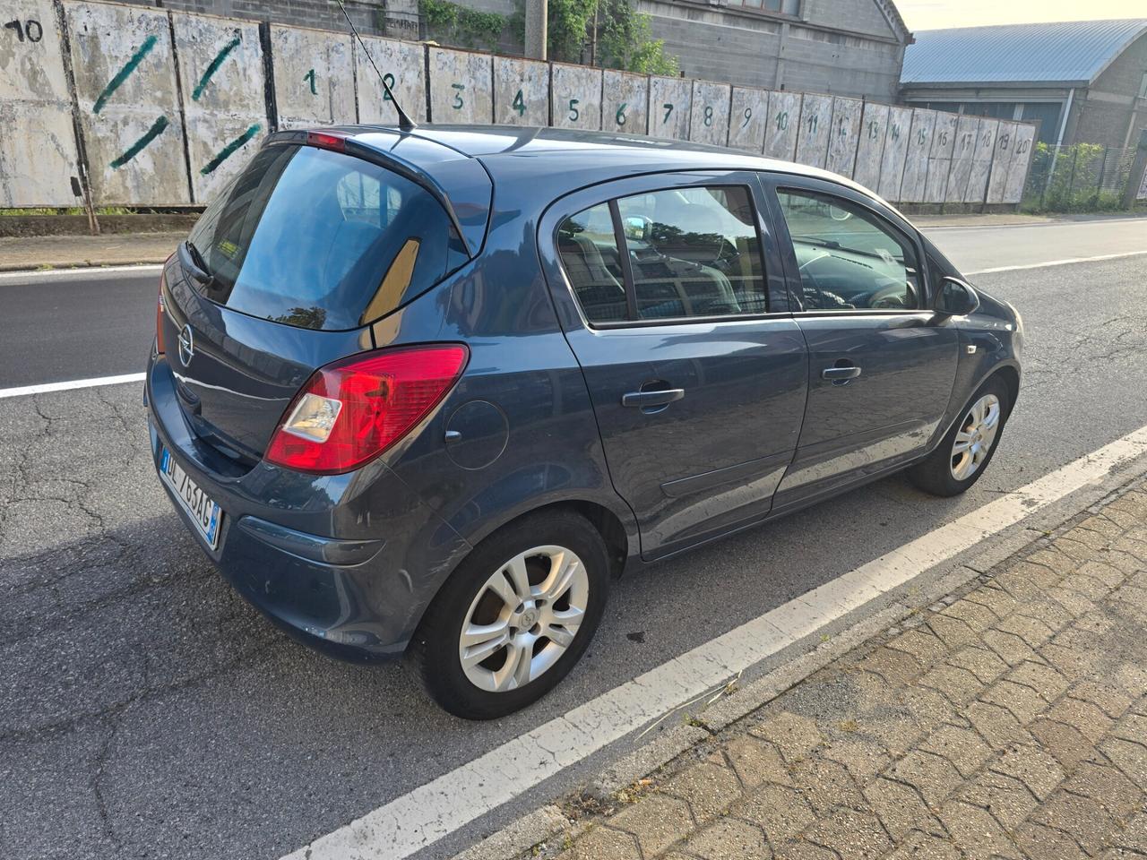 Opel Corsa 1.2 5 porte Club