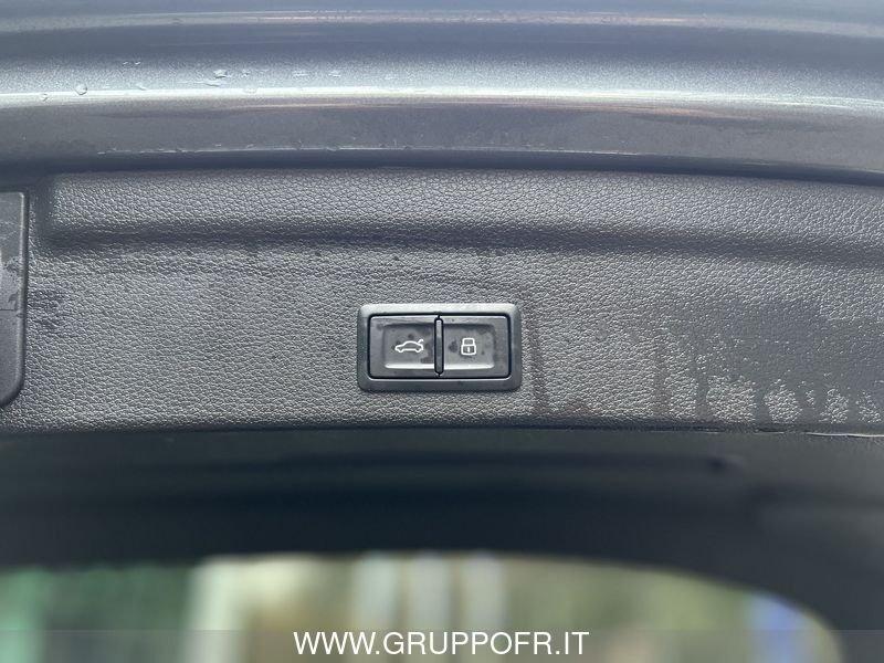 Audi Q3 35 TDI S tronic Identity Black