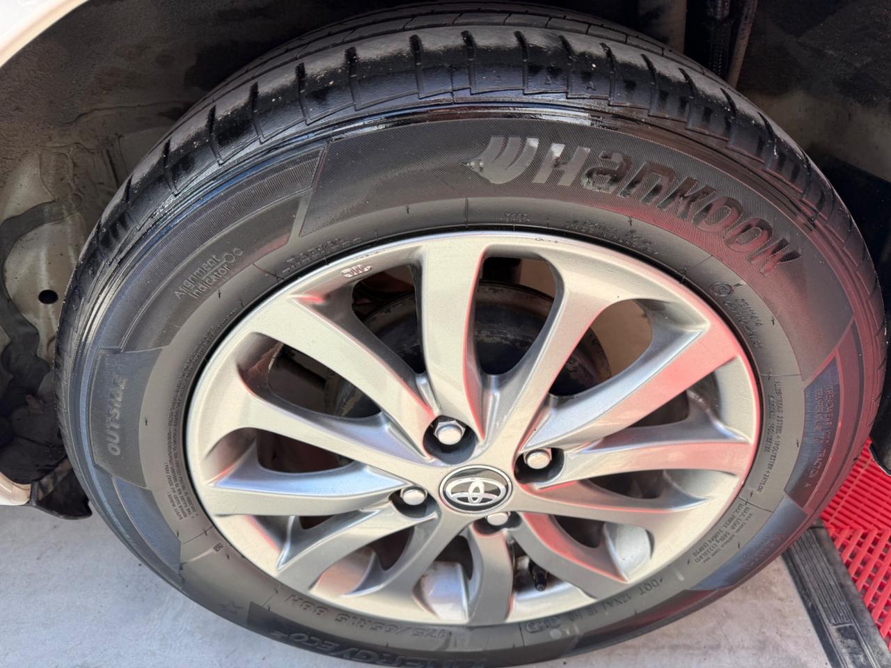 Toyota Yaris 1.0 5 porte Lounge