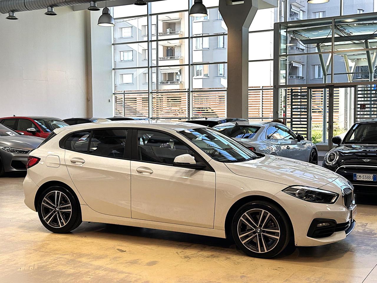 BMW 118 i Advantage - LED - 17"