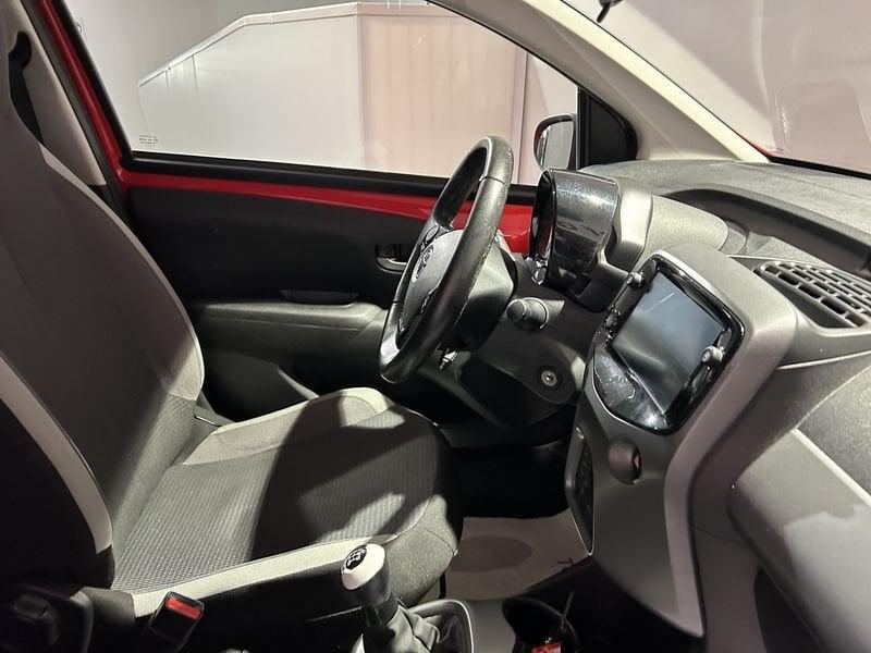 Toyota Aygo Connect 1.0 VVT-i 72 CV 5 porte x-play