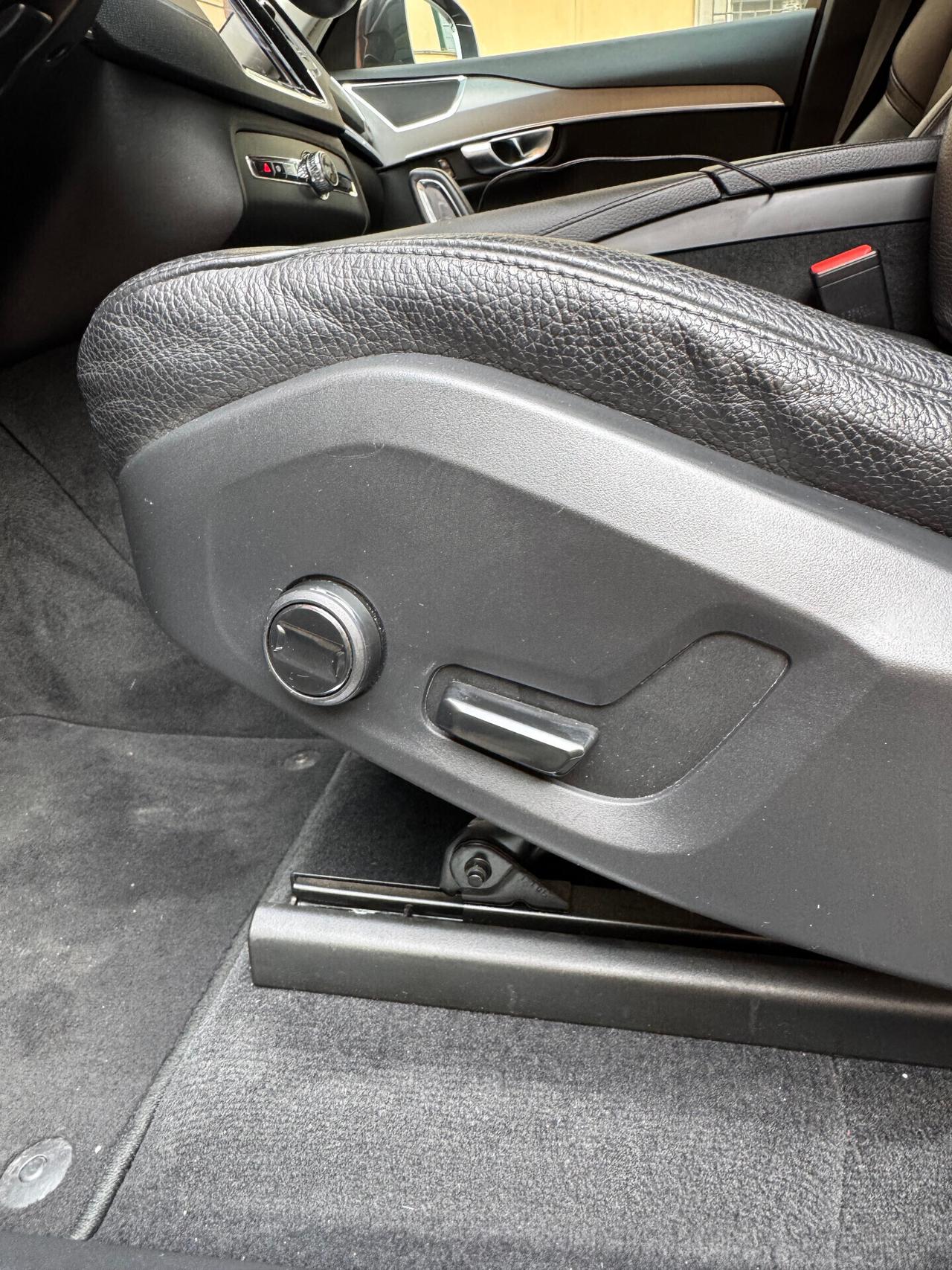 Volvo XC 90 B5 (d) AWD automatico 7 posti Momentum Pro