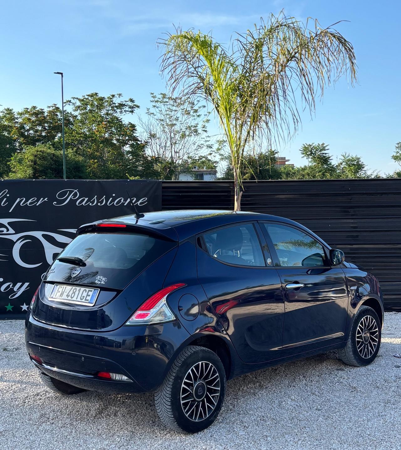 Lancia Ypsilon 0.9 TwinAir 5 porte Metano Ecochic Black and Noir