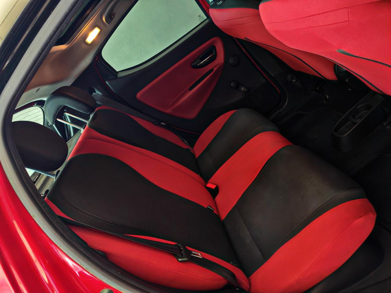 Lancia Ypsilon 1.2 69 CV 5 porte S&S Black&Red