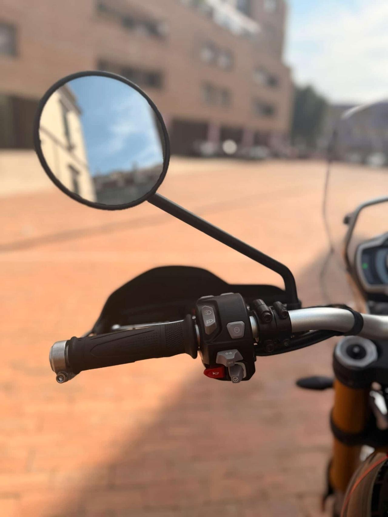 TRIUMPH SCRAMBLER 1200 XE