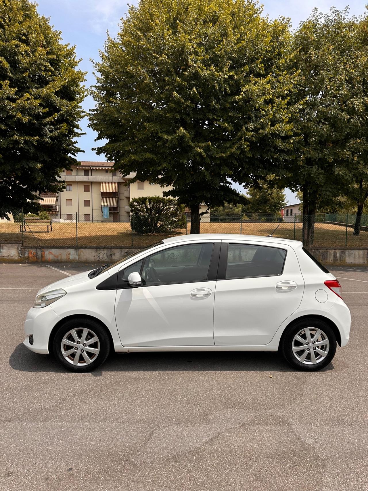 Toyota Yaris 1.0 5P Lounge