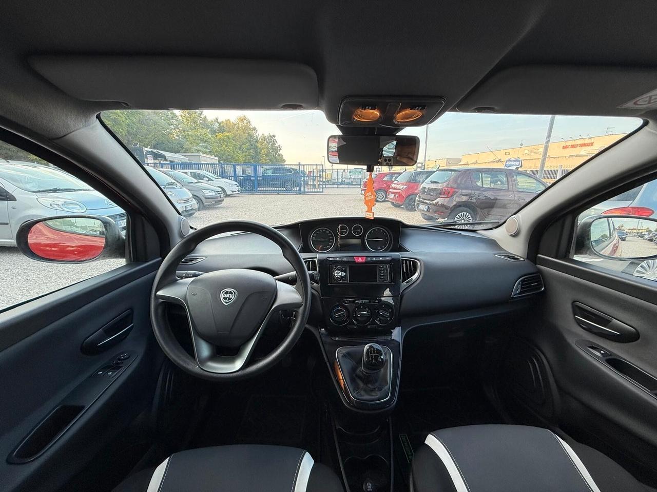 Lancia Ypsilon 0.9 TwinAir 85 CV 5 porte Metano Ecochic Elefantino