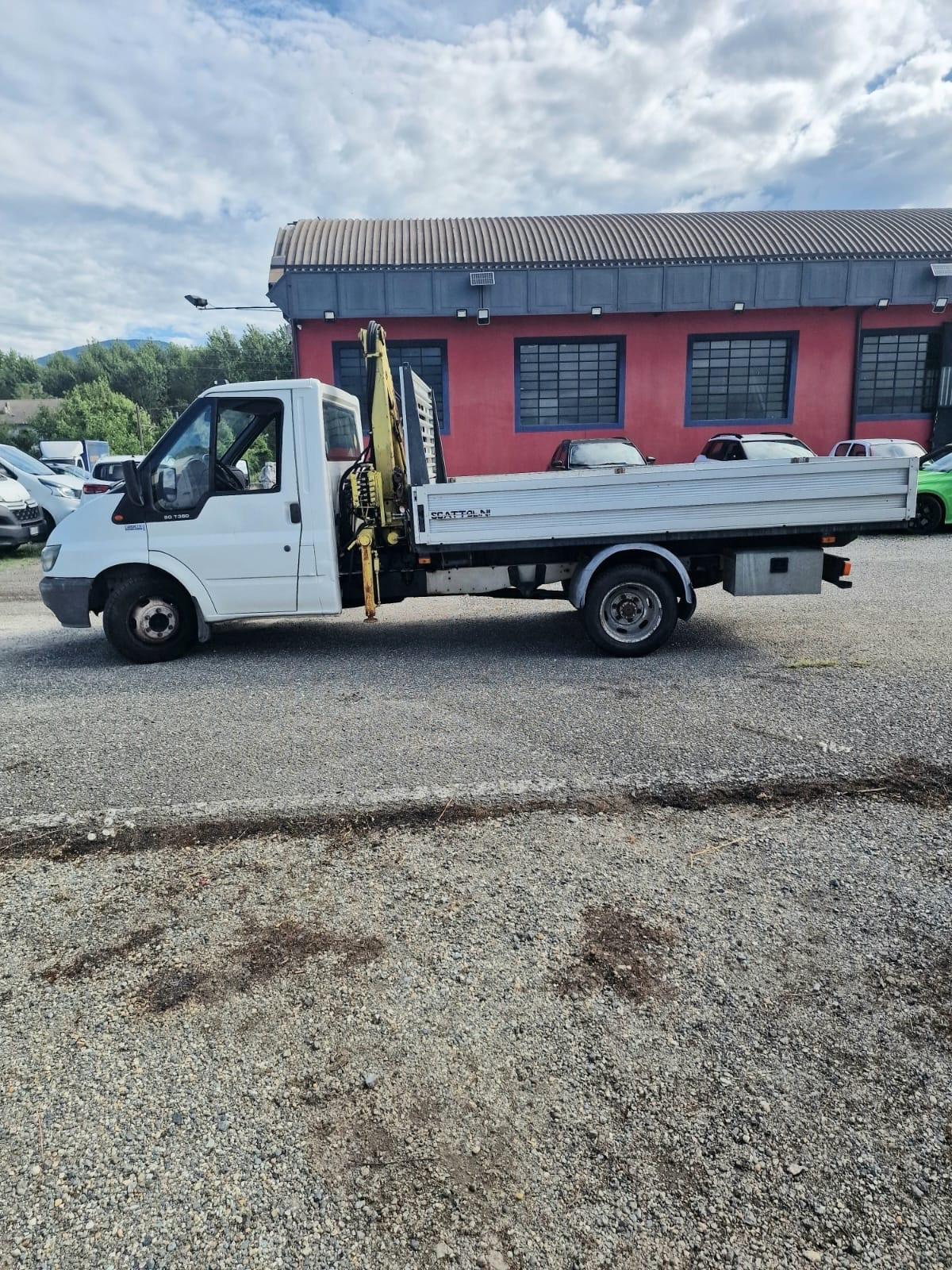 Autocarro Ford con gru del 2001 in saldo 154