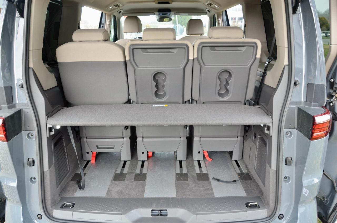 VOLKSWAGEN MULTIVAN T7 1.4 PHEV 150cv DSG, UNICOPROPRIETARIO, SERVICE VW, EURO 6E, IVA ESPOSTA, FARI FULL LED, PERMUTE