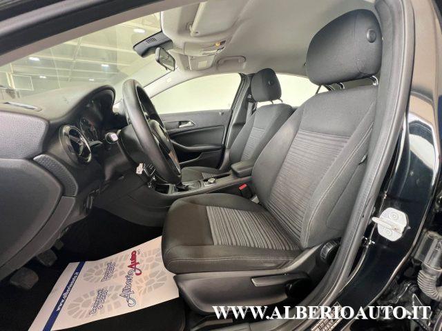 MERCEDES-BENZ A 180 d Premium