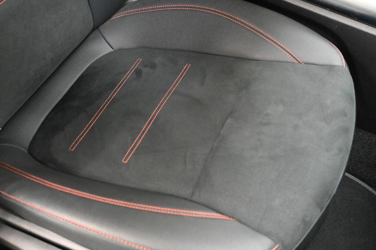 MERCEDES GLA (H247) GLA 180 d Automati...
