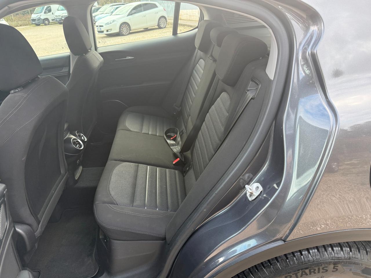 Alfa Romeo Stelvio 2.2 Turbodiesel 190 CV AT8 Q4 Business