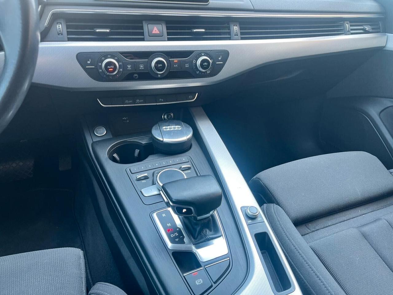 Audi A4 Avant 35 TDI S-tronic Business Sport Gancio