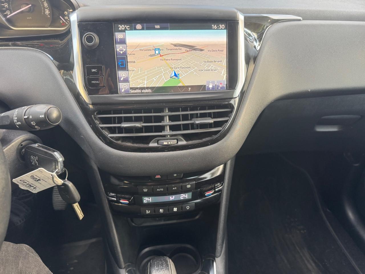 Peugeot 208 5P. 1.2 benz neopaten garanzia 12 mesi