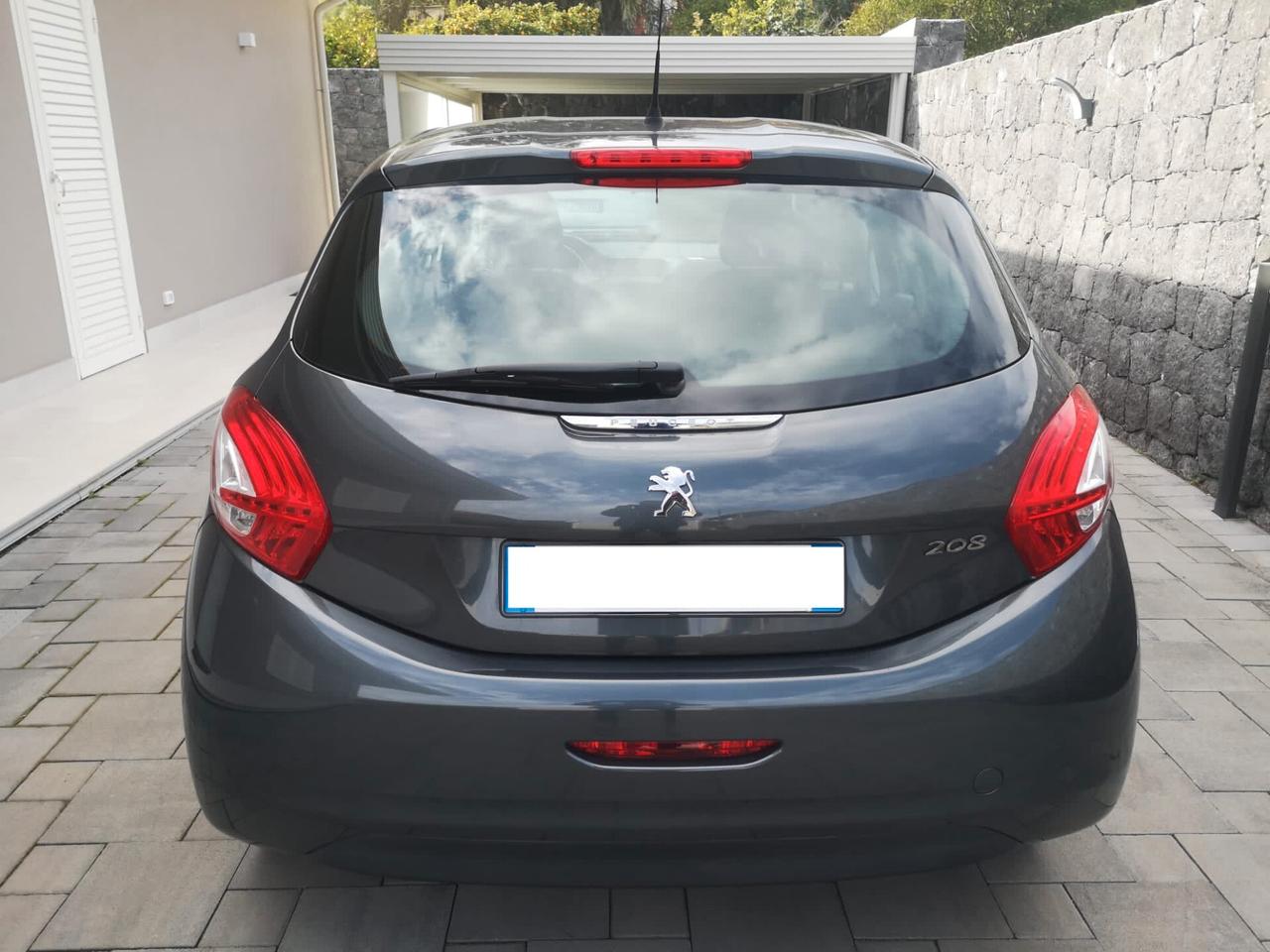 Peugeot 208 1.0 benzina 5 porte neopatentati