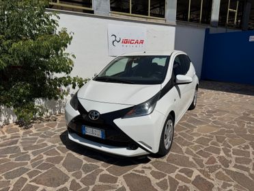 Toyota Aygo 1.0 VVT-i 69 CV 5 porte x-play MMT