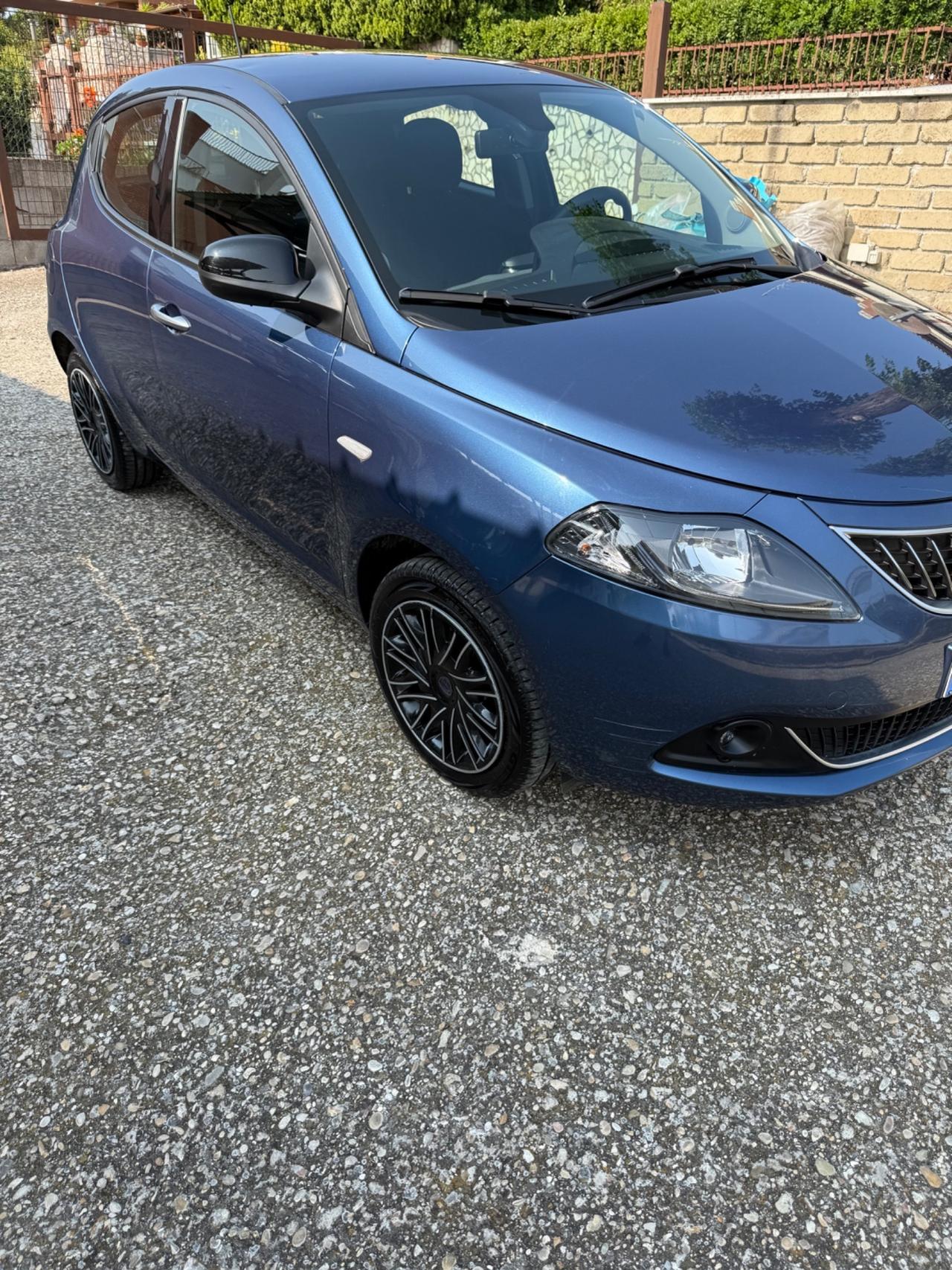 Lancia Ypsilon 1.0 FireFly 5 porte S&S Hybrid Gold