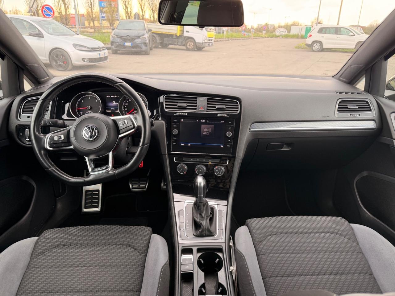 Volkswagen Golf 2.0 TDI DSG 5p. R-Line