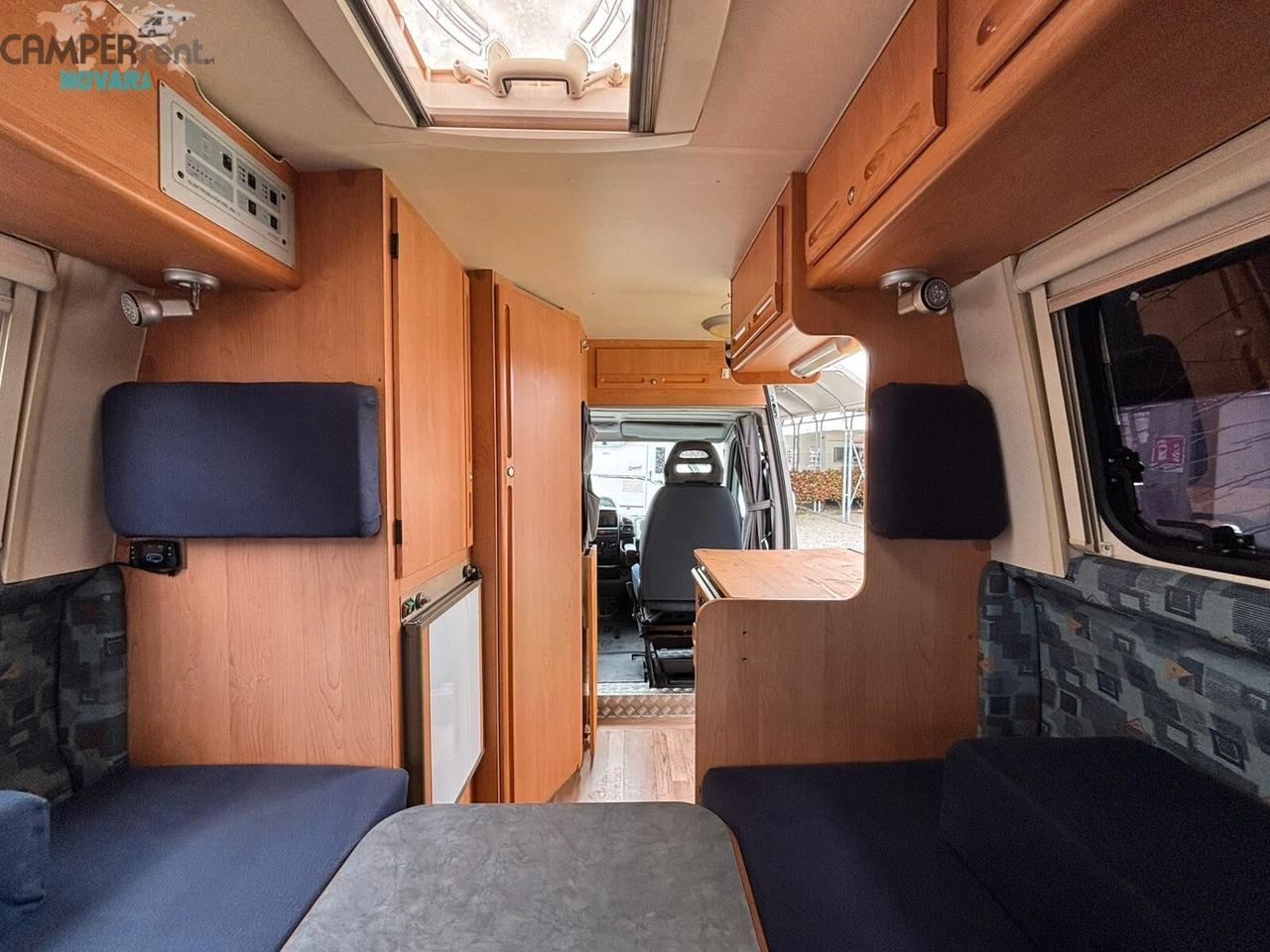 Peugeot 244 L - FURGONATO COMPATTO CON DINETTE A FERRO DI CAVALLO