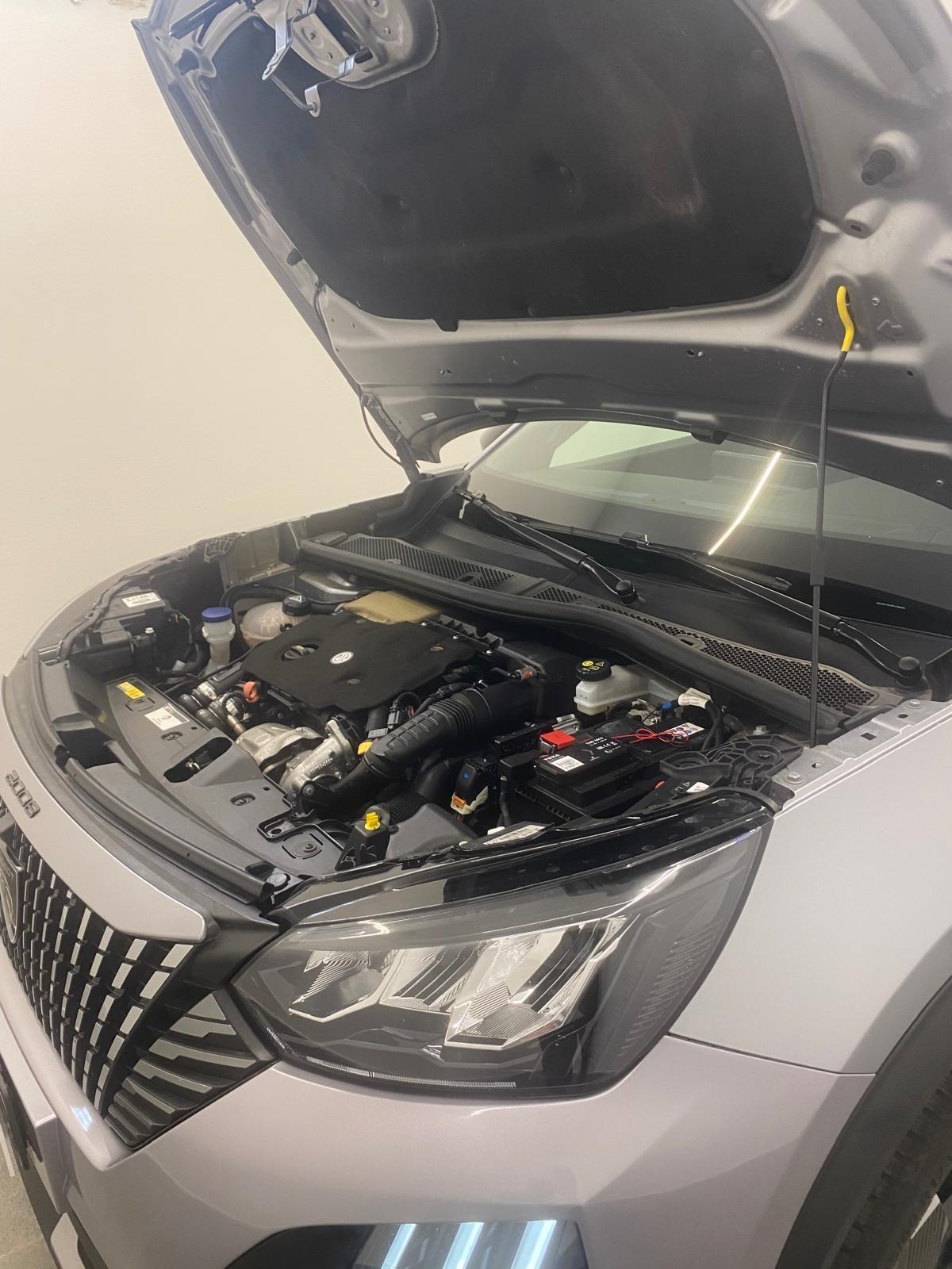 Peugeot 2008 BlueHDi 130 S&S EAT8 Allure Pack