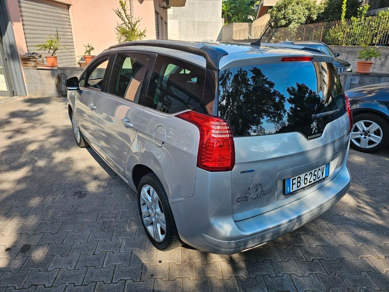 Peugeot 5008 1.6 Diesel Allure 7 Posti – Tetto Panoramico – Navigatore – KM CERTIFICATI