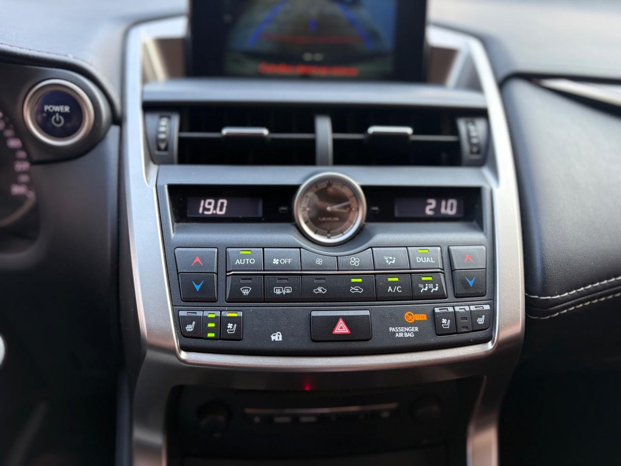 Lexus NX 300h Hybrid 4WD Luxury FULL OPTIONAL