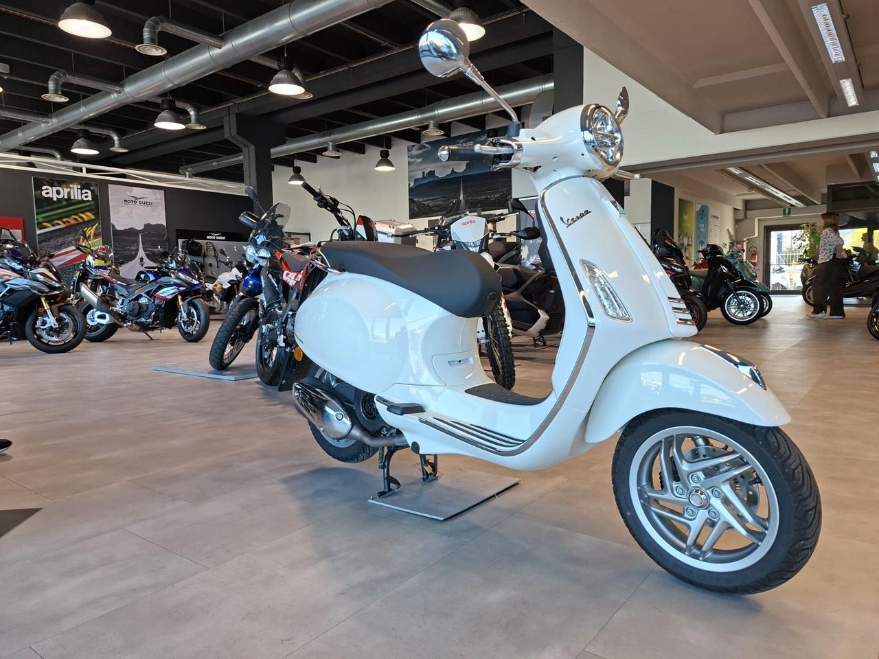 Piaggio Primavera 125 Vespa €5 plus 2026