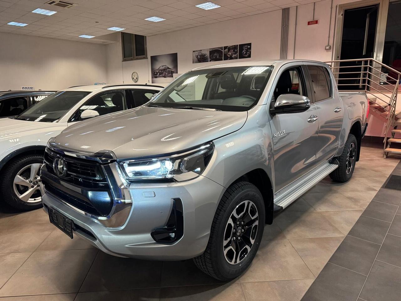 Toyota Hilux 2.8 D-4D 4WD 4 porte DoubleCab Lounge NUOVA