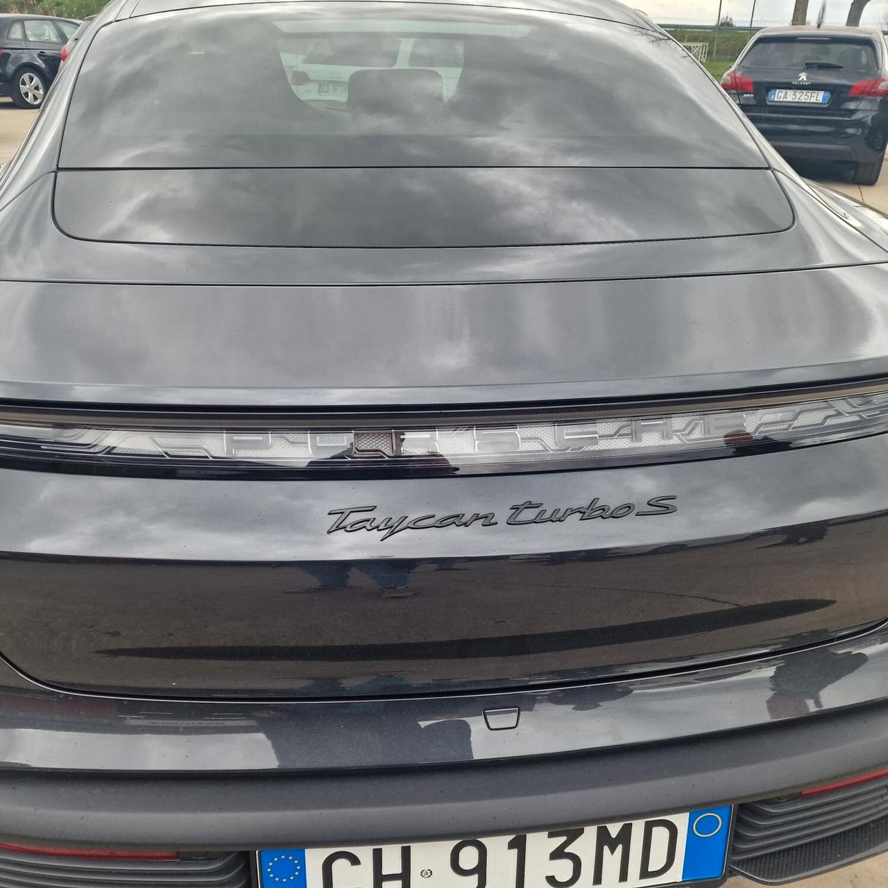 Porsche Taycan Turbo S 761CV