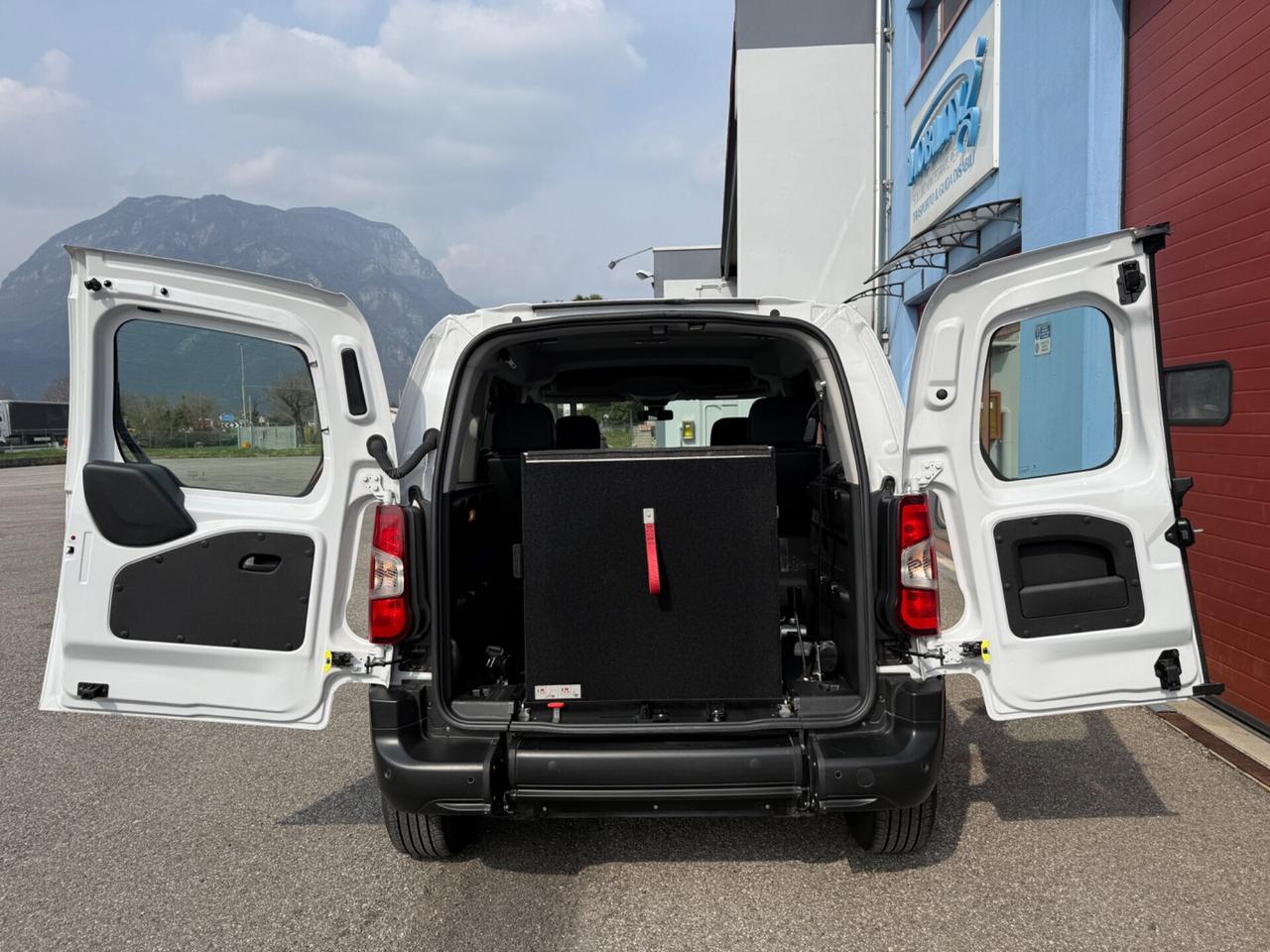 Peugeot Rifter - Auto per disabili con pianale ribassato