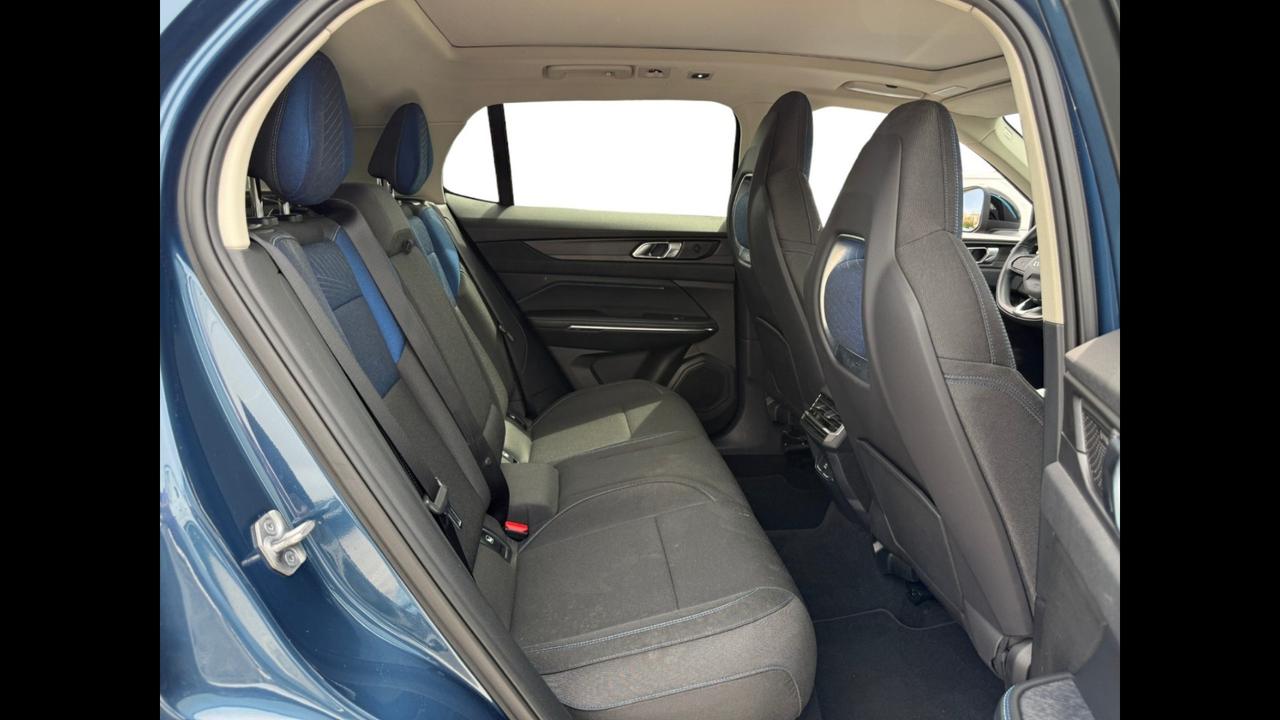 Lynk & Co 01 - 01 1.5 td phev auto
