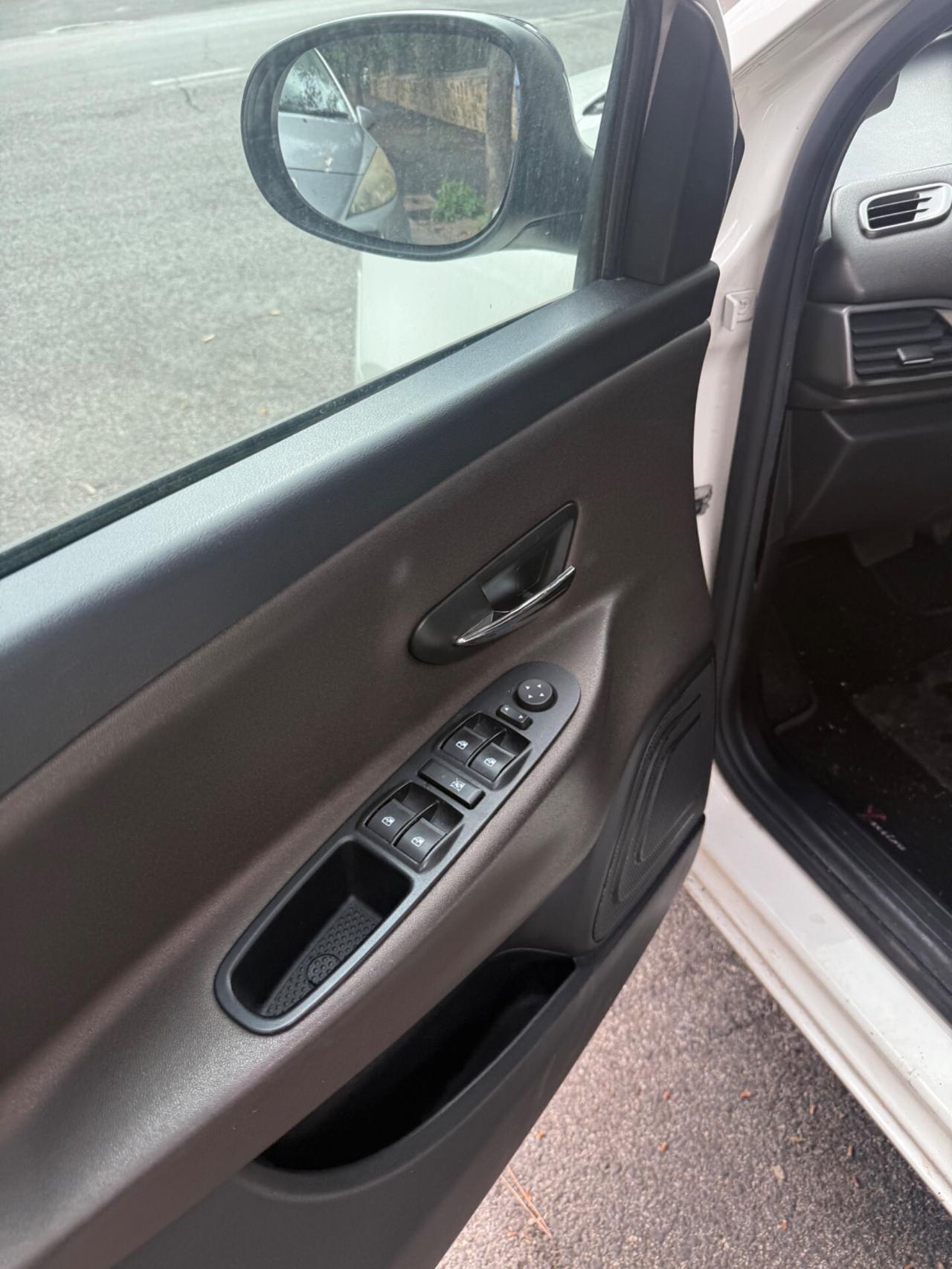 Lancia Ypsilon 0.9 TwinAir 85 CV 5 porte S&S DFN Platinum