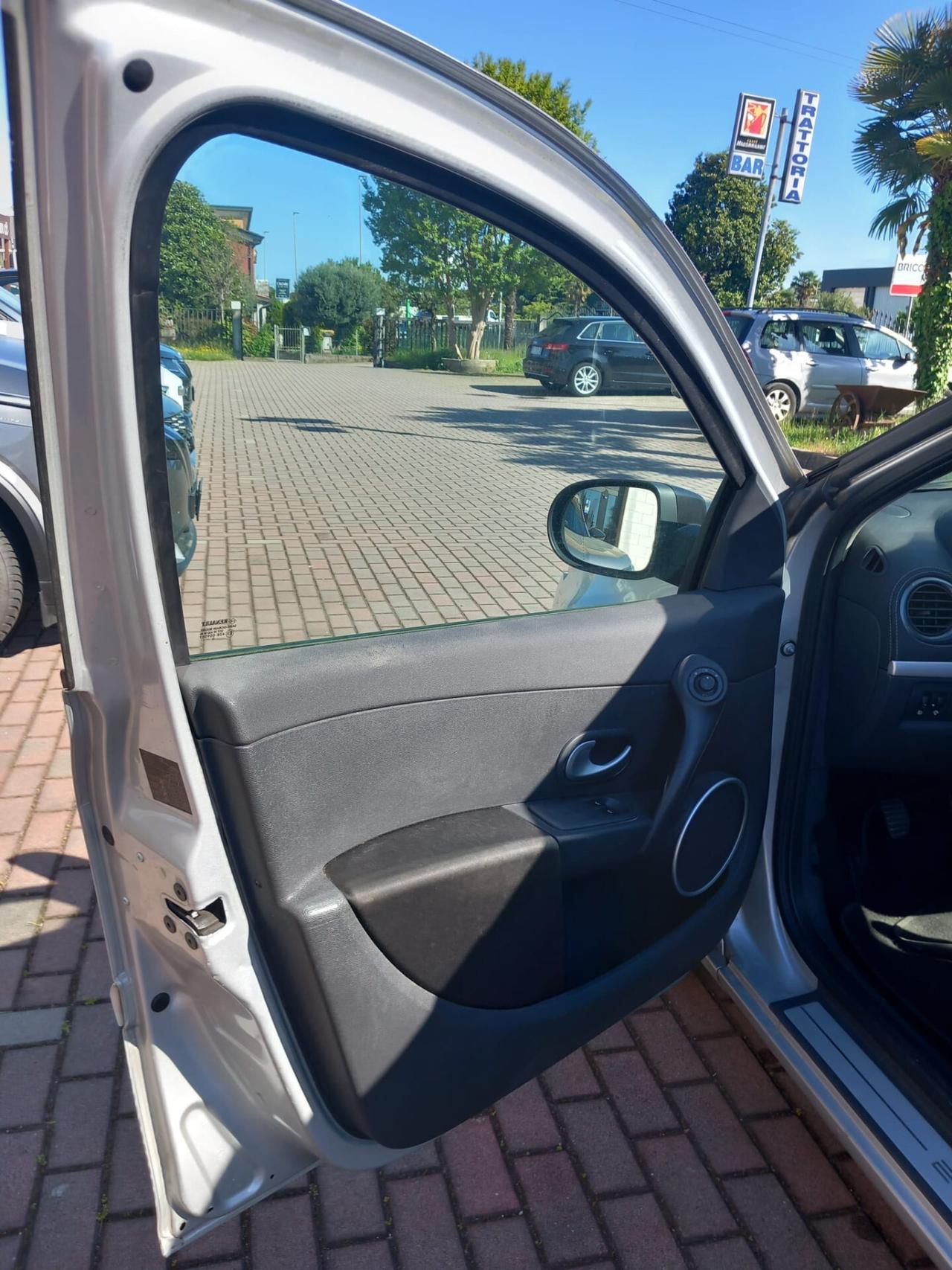 Renault Clio 1.2 16V 5 porte Confort