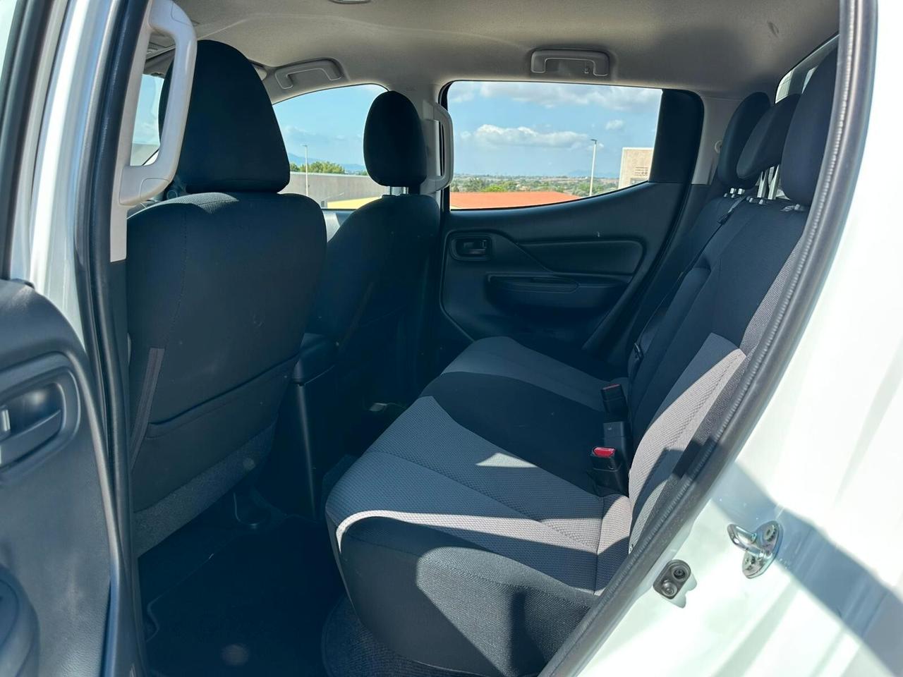 Mitsubishi L200 2.3 D Double Cab 4x4 Easy Select Invite