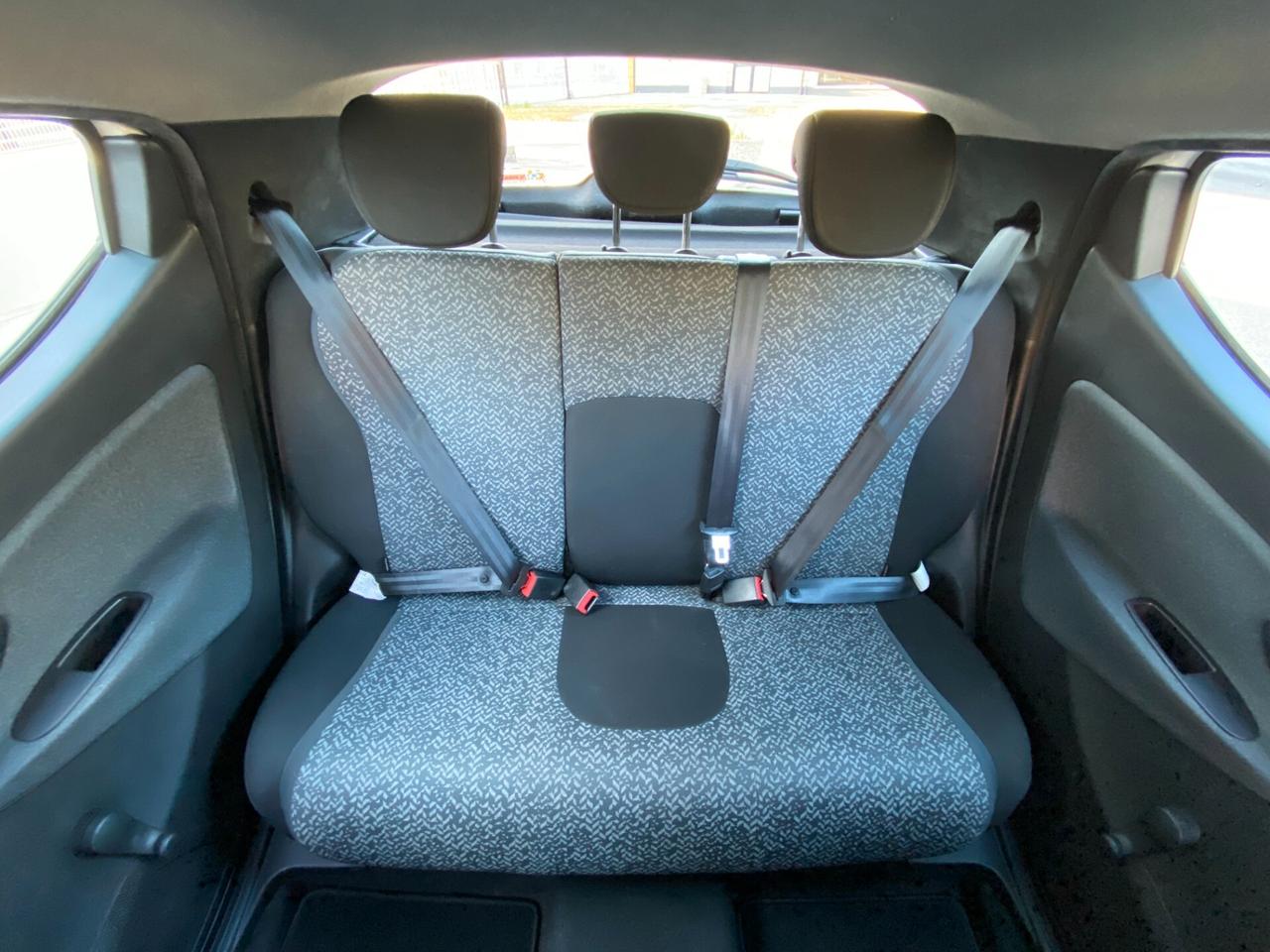 Lancia Ypsilon 1.2 69 CV Elefantino Blu 5 POSTI