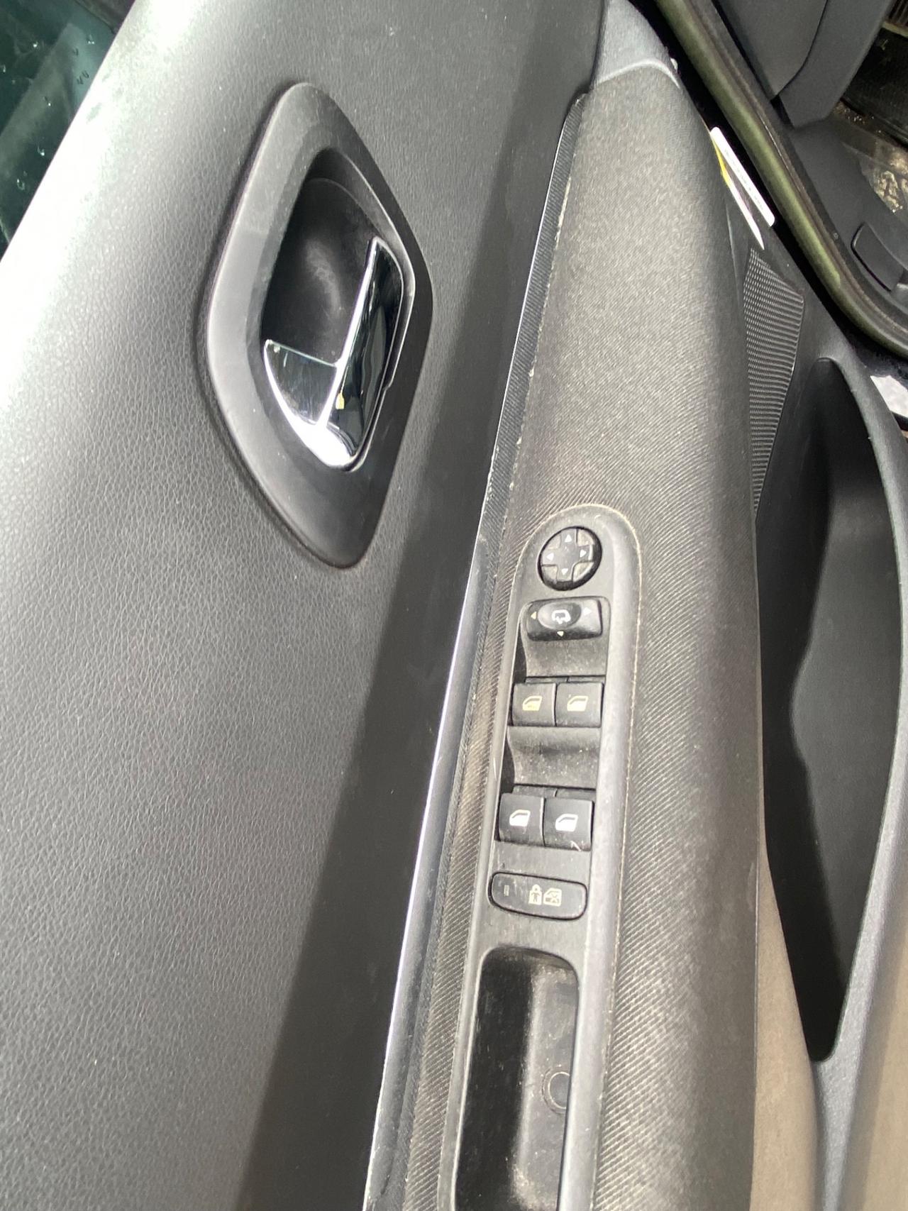 Peugeot 5008 1.6 HDi 110CV Business