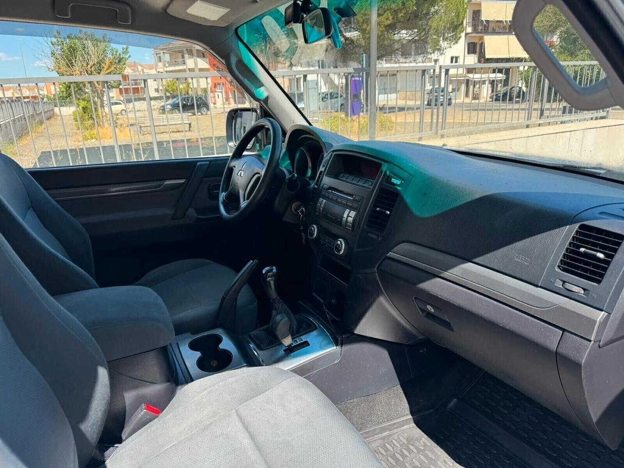 Mitsubishi Pajero 3.2 DI-D 16V aut. 3p. Instyle 200 CV gancio traino