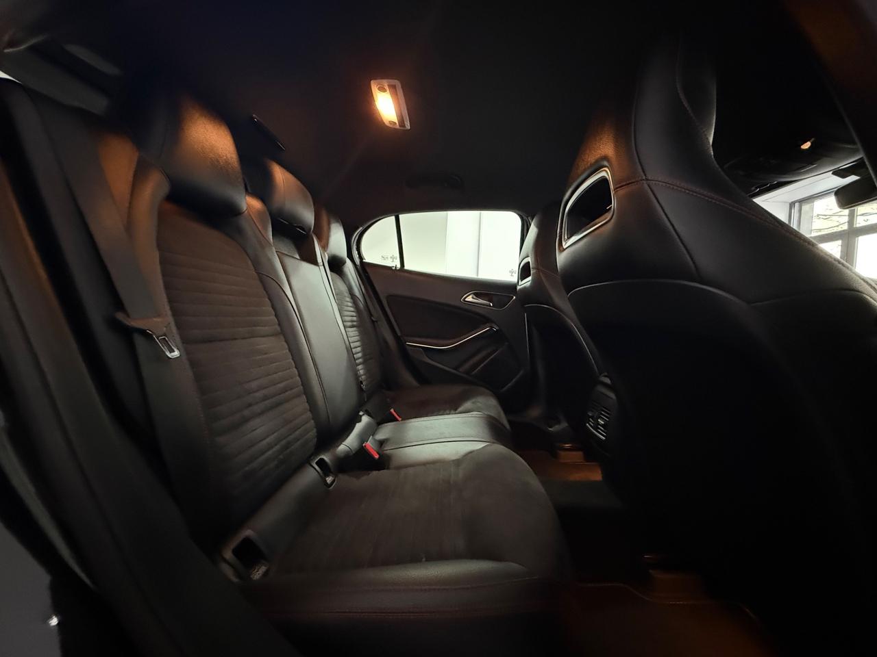 MERCEDES- BENZ GLA 200 D 136CV AMG PREMIUM PLUS 4MATIC