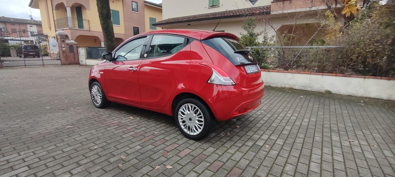 Lancia Ypsilon 1.2 69 CV 5 porte GPL Ecochic Silver