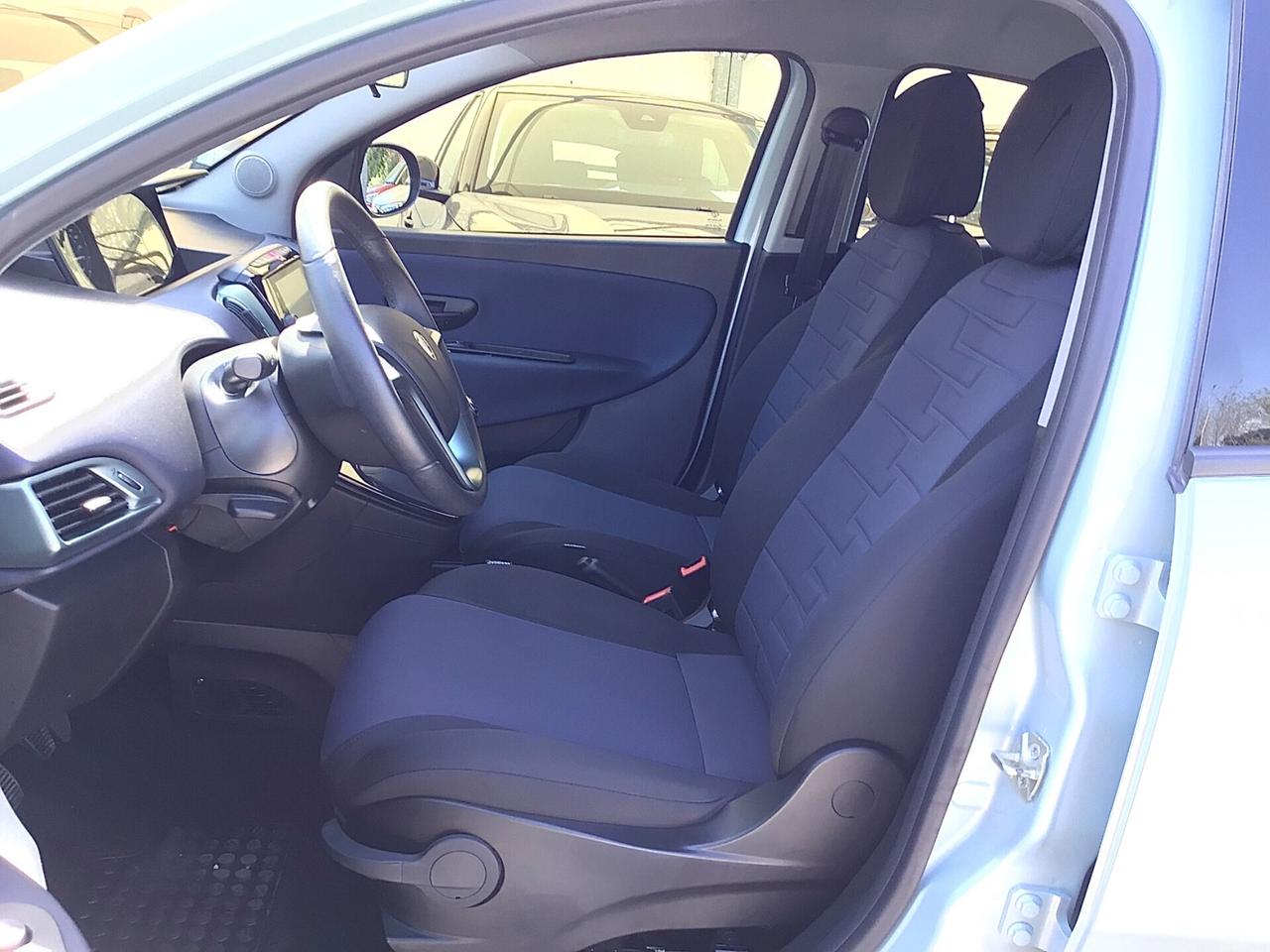 Lancia Ypsilon 1.0 FireFly 5p Hybrid Platino